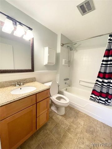 110 Charter Oaks Drive 3, Amherst, NY 14228