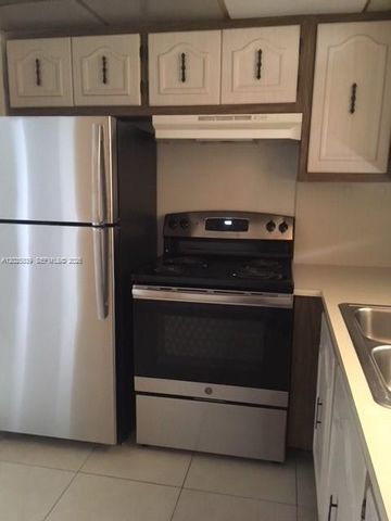 9351 FONTAINEBLEAU BL B214, Miami, FL 33172