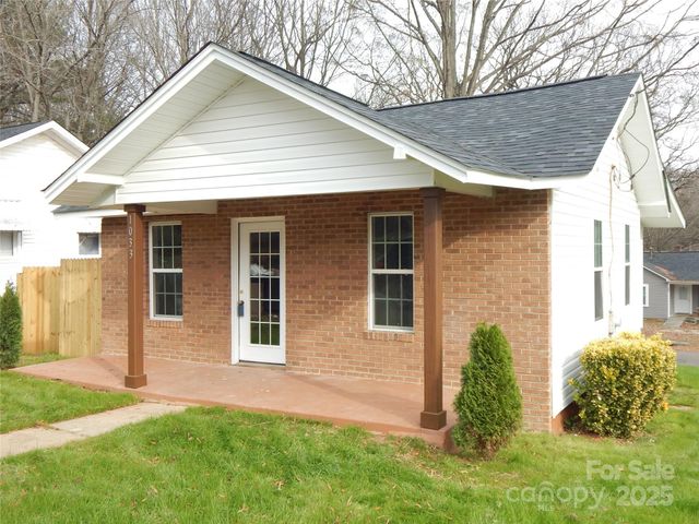1033 4th Street, Statesville, NC 28677