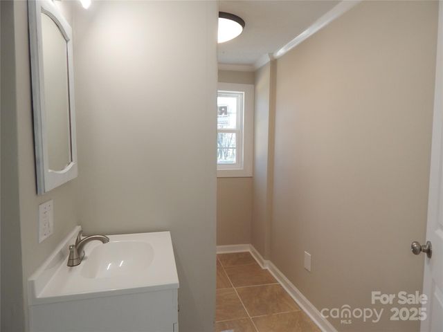 1033 4th Street, Statesville, NC 28677