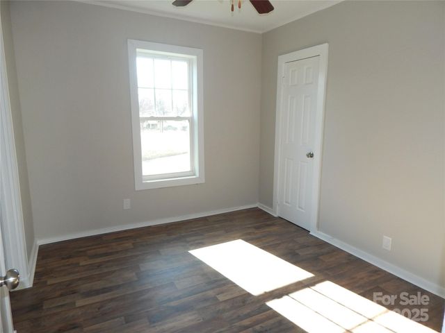 1033 4th Street, Statesville, NC 28677