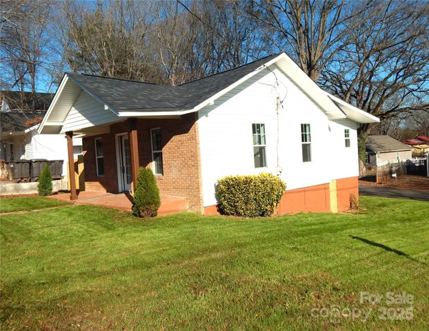 1033 4th Street, Statesville, NC 28677