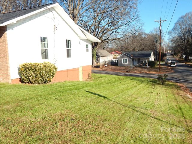 1033 4th Street, Statesville, NC 28677