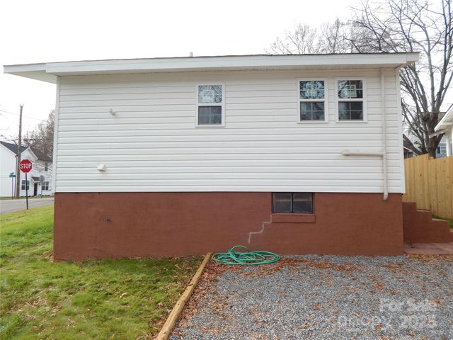 1033 4th Street, Statesville, NC 28677