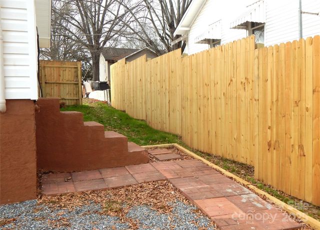 1033 4th Street, Statesville, NC 28677