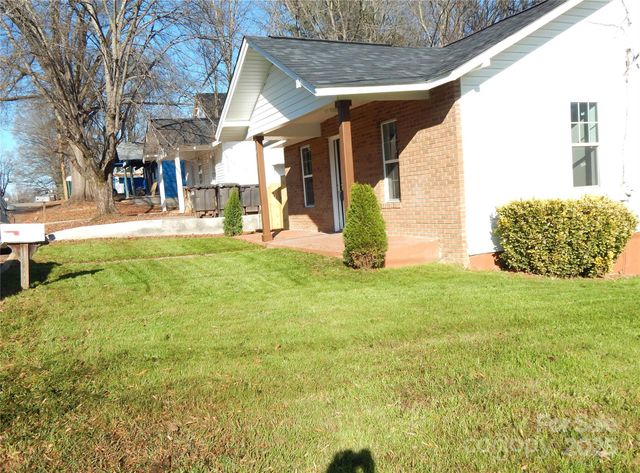 1033 4th Street, Statesville, NC 28677