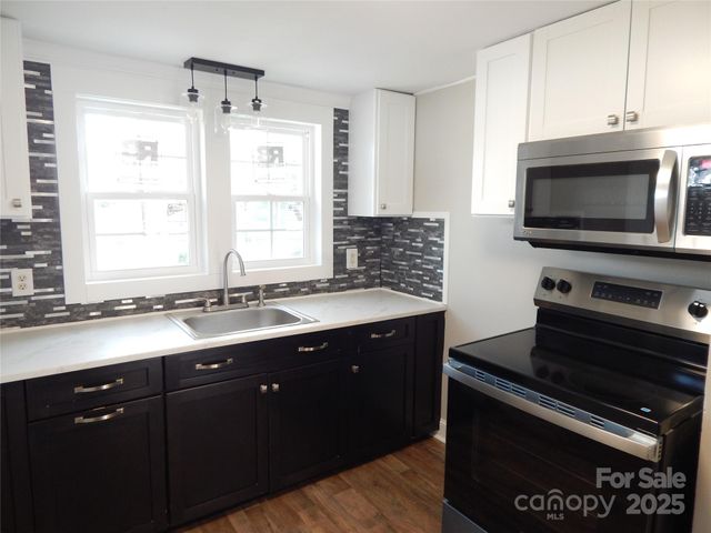 1033 4th Street, Statesville, NC 28677