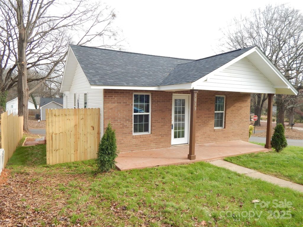 1033 4th Street, Statesville, NC 28677