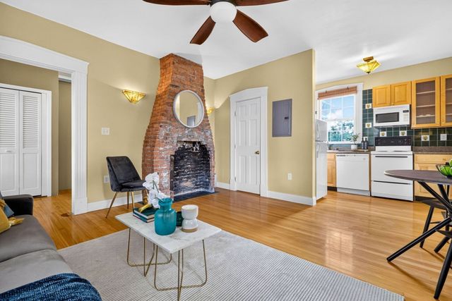 122 W Wyoming Ave C, Melrose, MA 02176