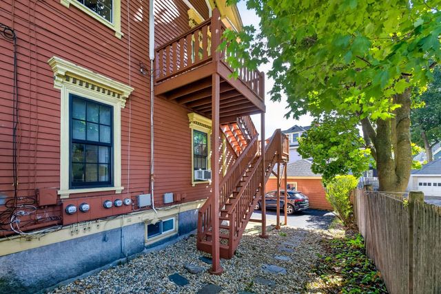 122 W Wyoming Ave C, Melrose, MA 02176