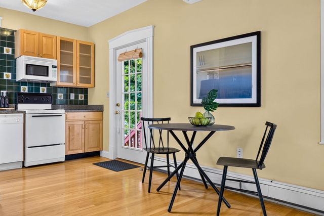 122 W Wyoming Ave C, Melrose, MA 02176