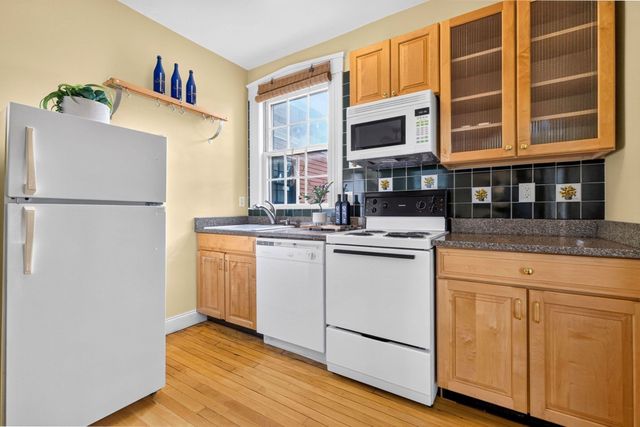 122 W Wyoming Ave C, Melrose, MA 02176