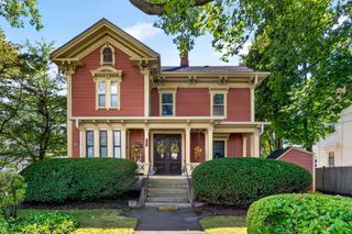 122 W Wyoming Ave C, Melrose, MA 02176