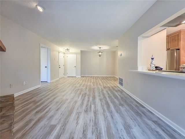 2214 Lake Pointe Circle, Roswell, GA 30075