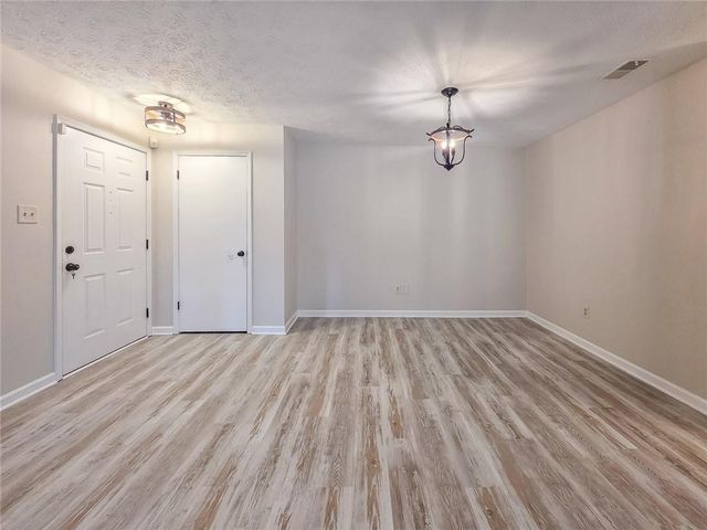 2214 Lake Pointe Circle, Roswell, GA 30075