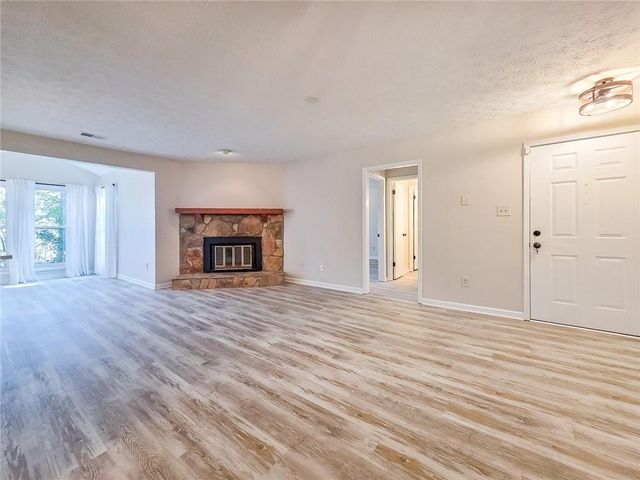 2214 Lake Pointe Circle, Roswell, GA 30075