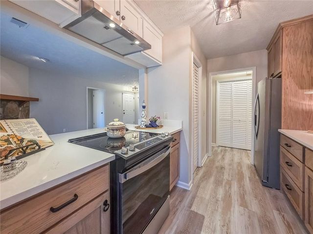 2214 Lake Pointe Circle, Roswell, GA 30075