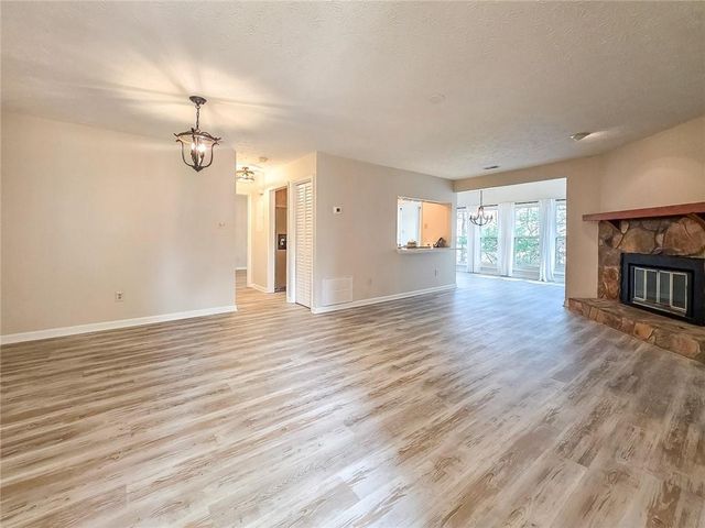 2214 Lake Pointe Circle, Roswell, GA 30075