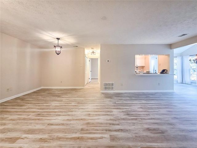 2214 Lake Pointe Circle, Roswell, GA 30075