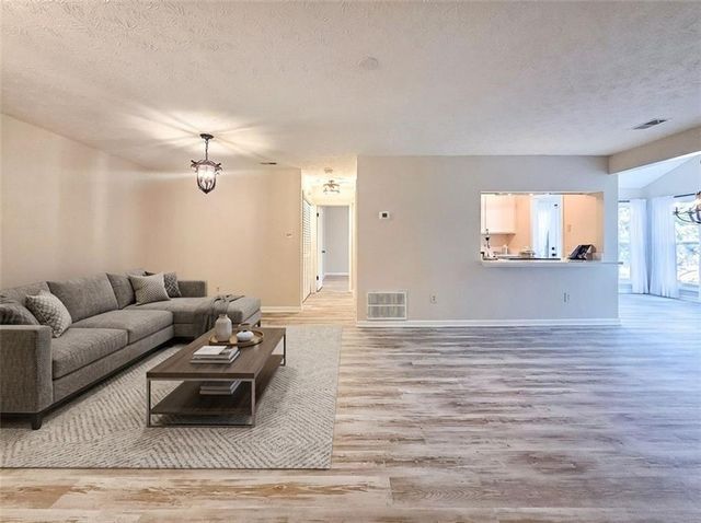 2214 Lake Pointe Circle, Roswell, GA 30075