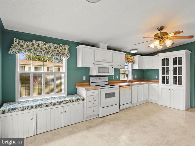 53 RAPTOR DR, Hanover, PA 17331
