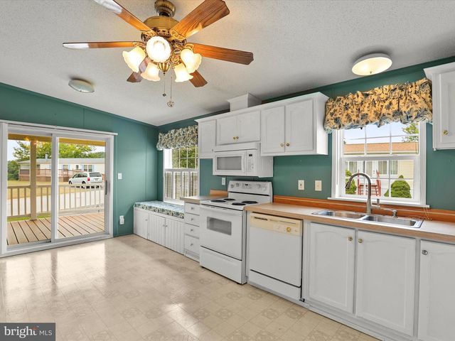 53 RAPTOR DR, Hanover, PA 17331