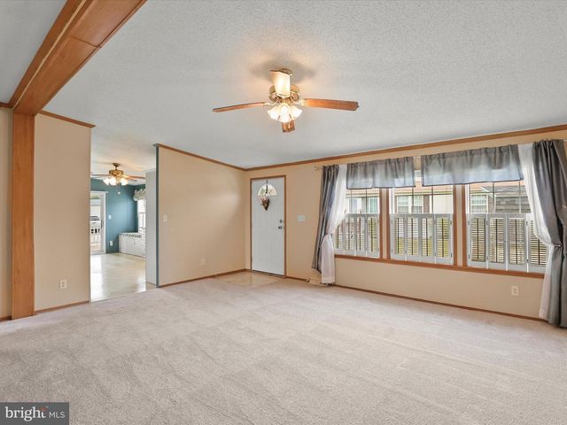 53 RAPTOR DR, Hanover, PA 17331