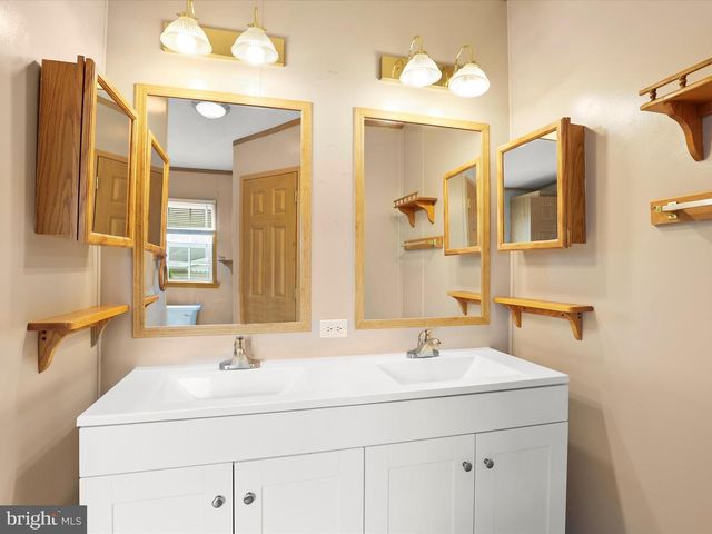 53 RAPTOR DR, Hanover, PA 17331