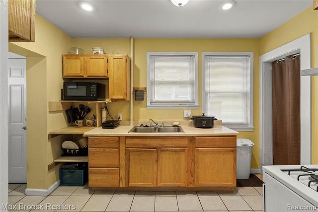 113 Kemp Street, Pontiac, MI 48342