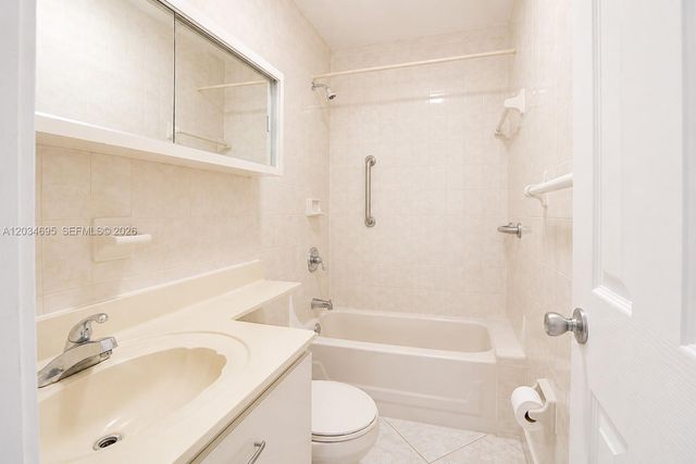9120 SW 16th St, Miami, FL 33165