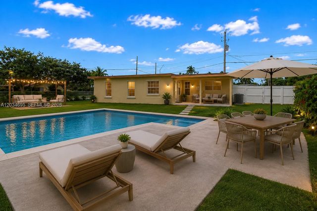9120 SW 16th St, Miami, FL 33165
