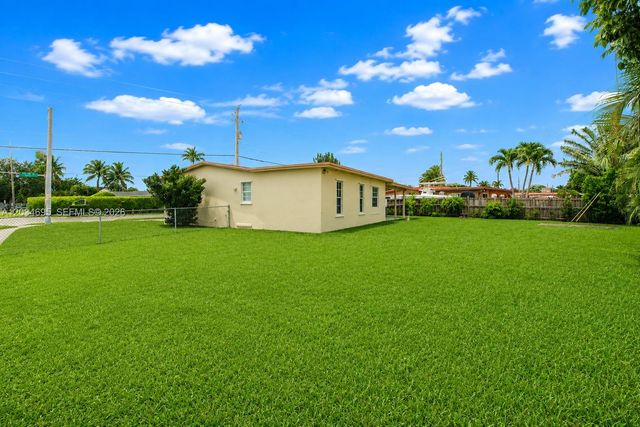 9120 SW 16th St, Miami, FL 33165