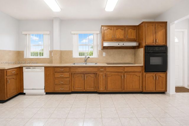 9120 SW 16th St, Miami, FL 33165
