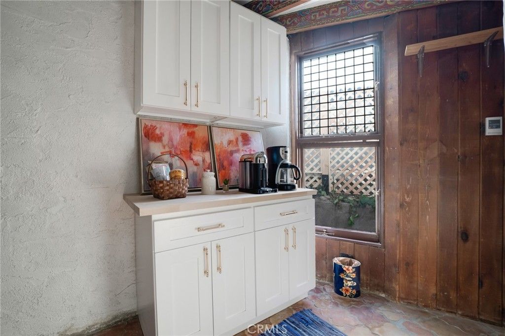 Image 13 of property listing at 7166 Woodrow Wilson, Los Angeles, CA 90068
