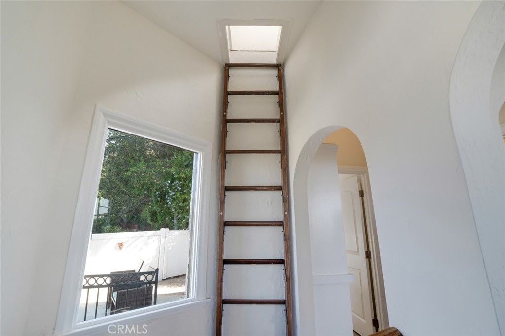 Image 14 of property listing at 7166 Woodrow Wilson, Los Angeles, CA 90068