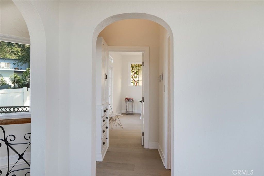 Image 15 of property listing at 7166 Woodrow Wilson, Los Angeles, CA 90068