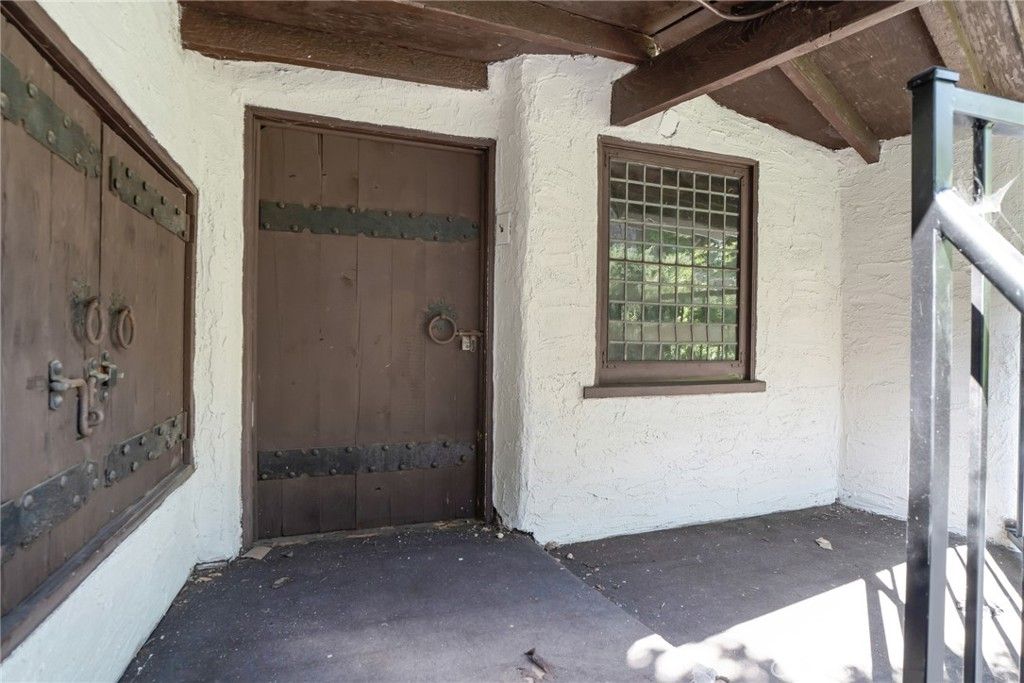 Image 32 of property listing at 7166 Woodrow Wilson, Los Angeles, CA 90068