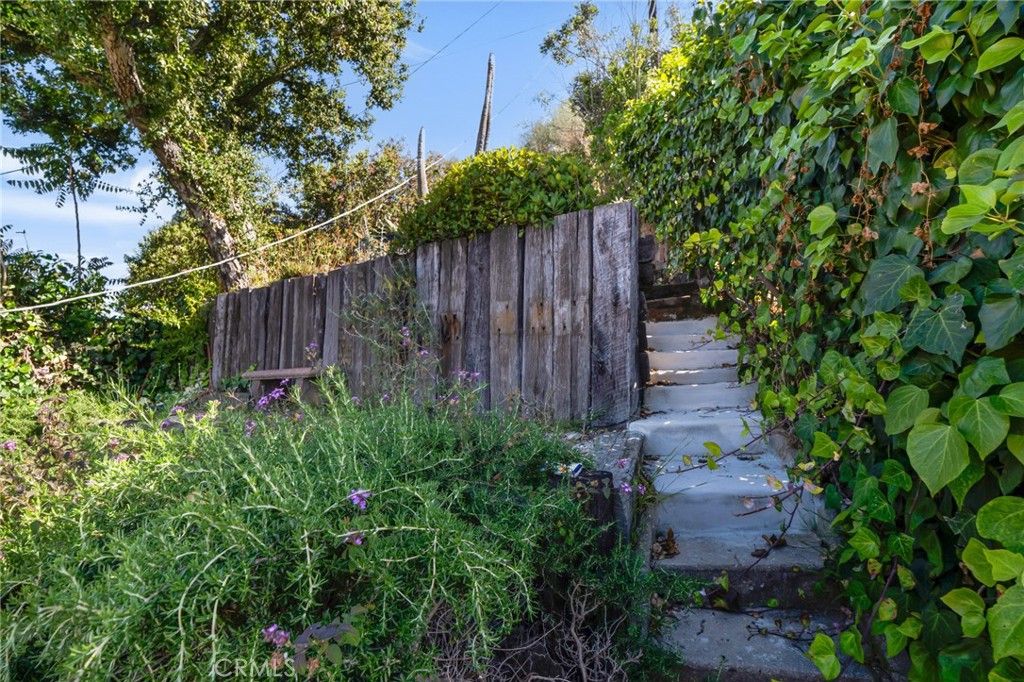 Image 33 of property listing at 7166 Woodrow Wilson, Los Angeles, CA 90068