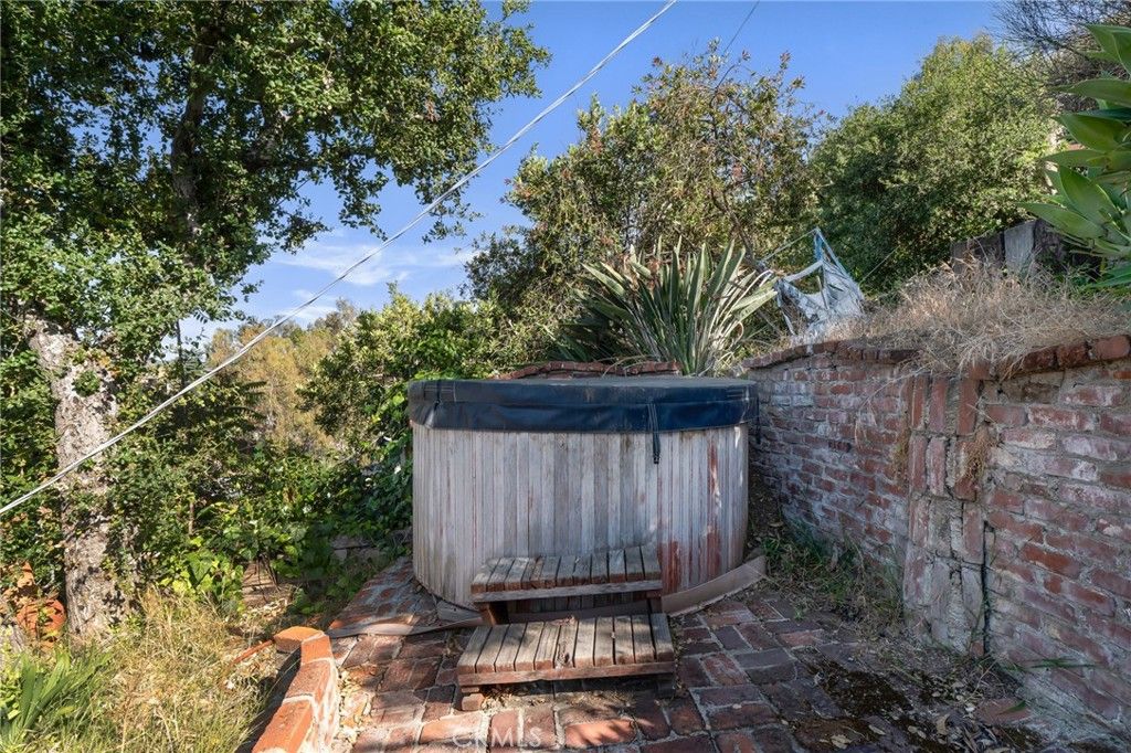 Image 34 of property listing at 7166 Woodrow Wilson, Los Angeles, CA 90068