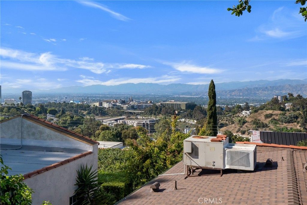 Image 37 of property listing at 7166 Woodrow Wilson, Los Angeles, CA 90068