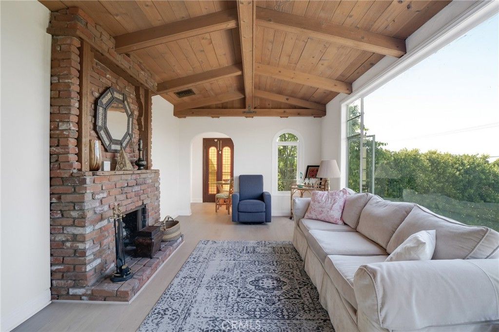 Image 4 of property listing at 7166 Woodrow Wilson, Los Angeles, CA 90068