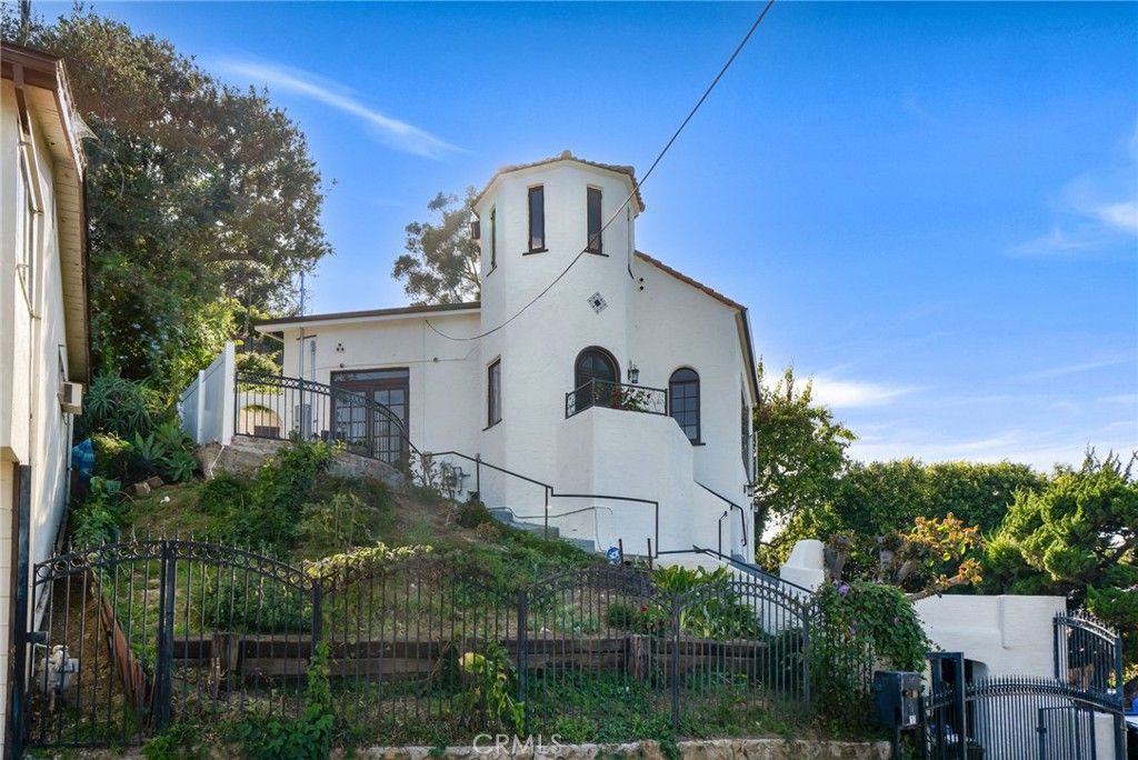 Image 40 of property listing at 7166 Woodrow Wilson, Los Angeles, CA 90068