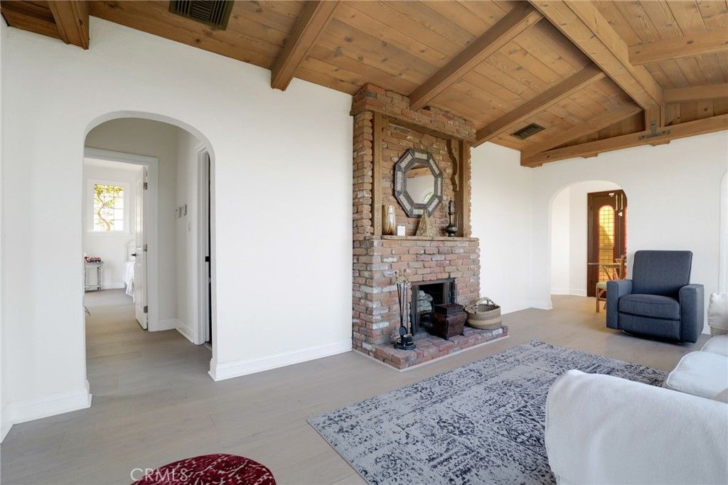 Image 5 of property listing at 7166 Woodrow Wilson, Los Angeles, CA 90068