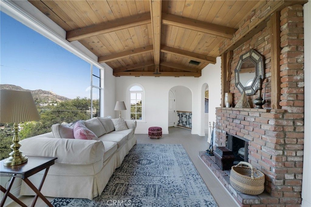 Image 7 of property listing at 7166 Woodrow Wilson, Los Angeles, CA 90068