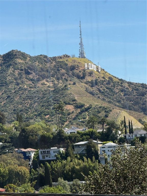 Image 9 of property listing at 7166 Woodrow Wilson, Los Angeles, CA 90068