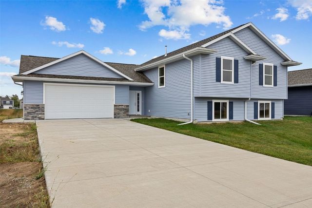 834 Indigo Drive, Palo, IA 52324