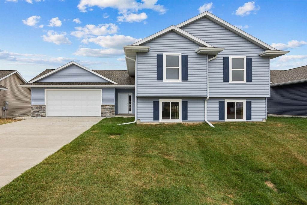 834 Indigo Drive, Palo, IA 52324