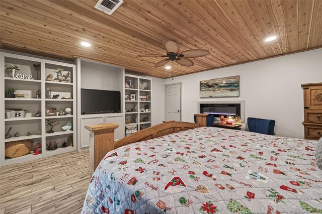 218 Beaumont Drive, Magnolia, TX 77354