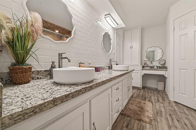 218 Beaumont Drive, Magnolia, TX 77354