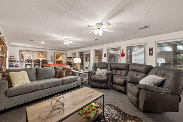 218 Beaumont Drive, Magnolia, TX 77354